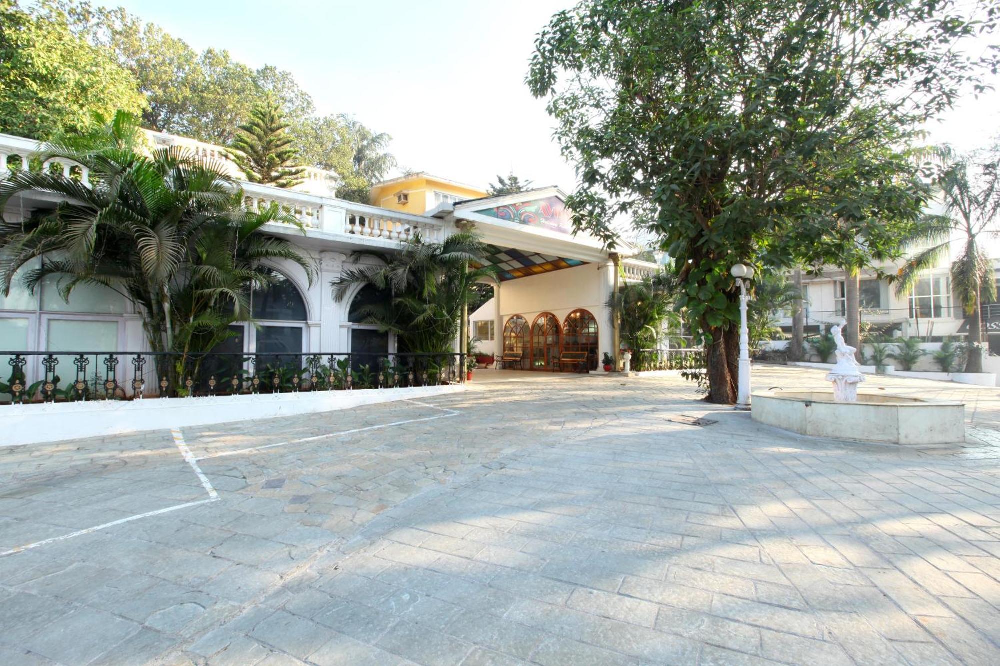 Avion Holiday Resort Лонавала Экстерьер фото