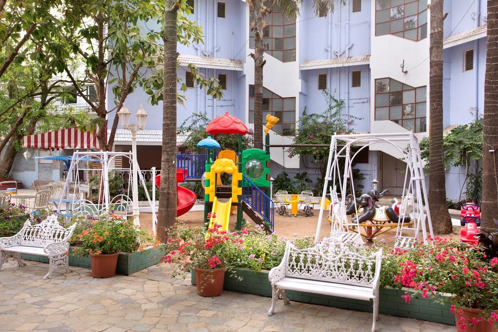 Avion Holiday Resort Лонавала Экстерьер фото