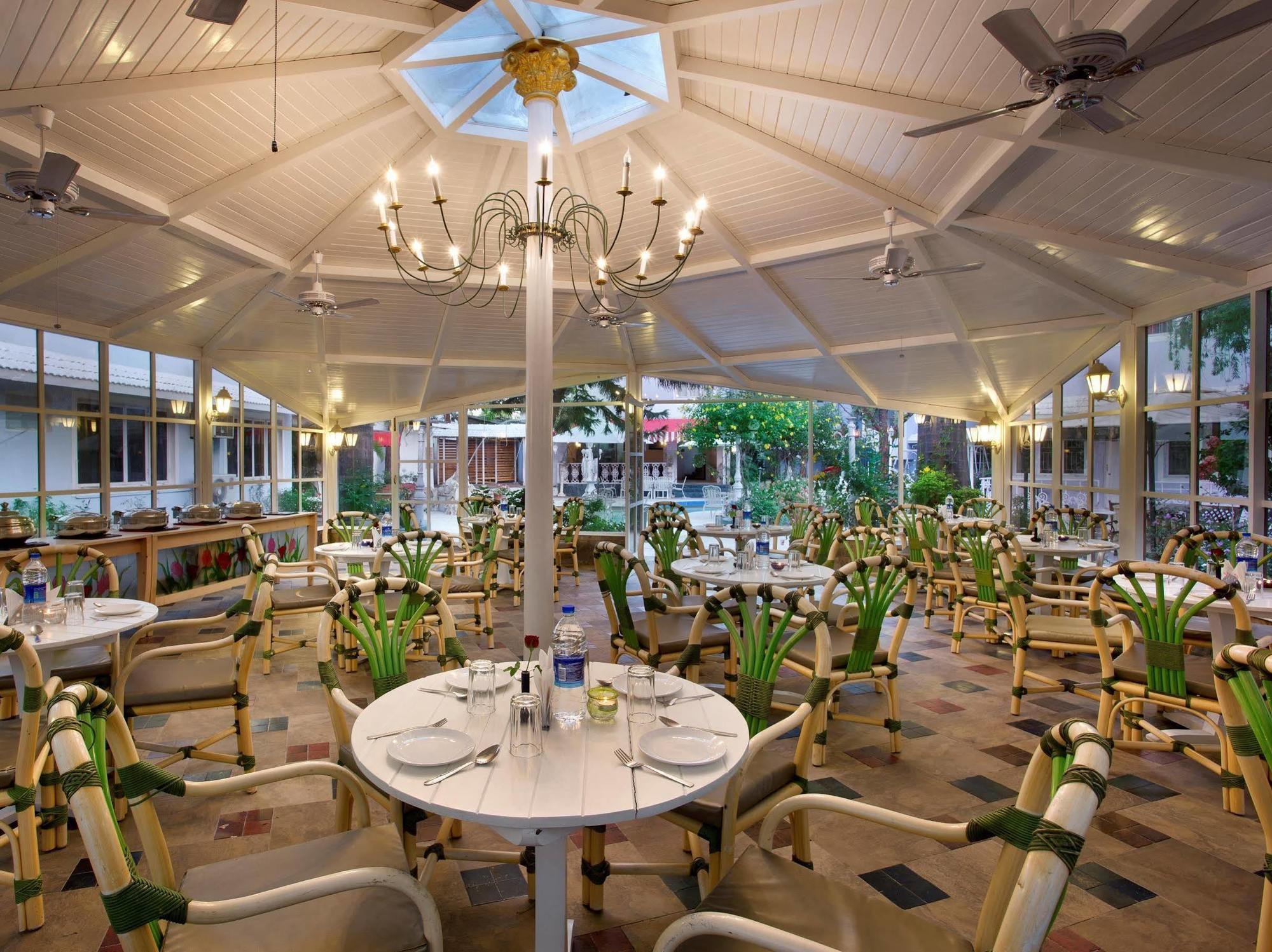 Avion Holiday Resort Лонавала Экстерьер фото