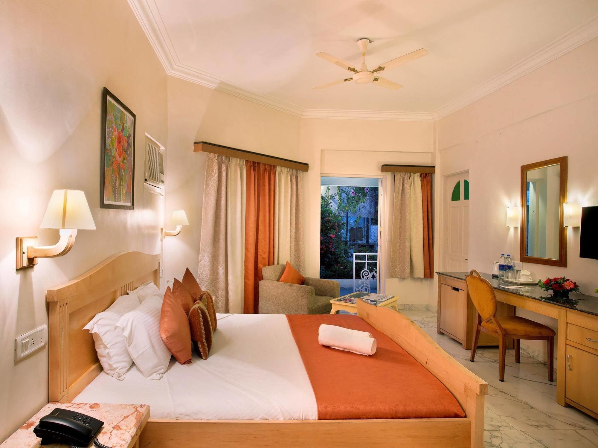 Avion Holiday Resort Лонавала Экстерьер фото